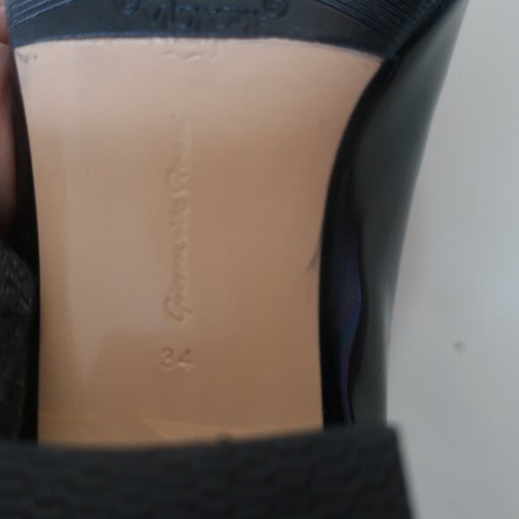 Womens Gianvito Rossi Black Patent Leather Mary Jane Pumps EU34 /US 4 - Picture 9 of 9